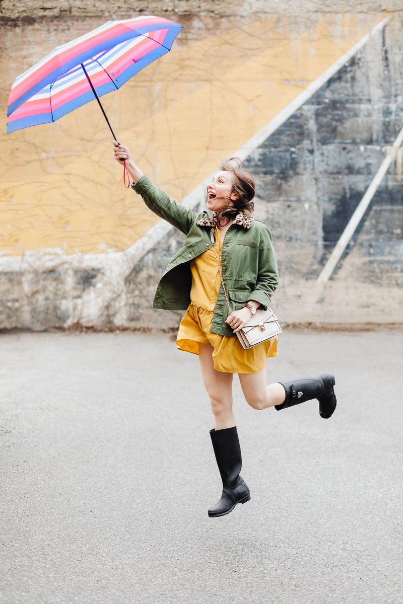 ShoeTease's tweet photo. This is how I feel today, so I'm spreading the joy 💕💕💕
https://t.co/Cye0LNVNln

📸 Fun photo by @BrunaRico_ 
👢 Boots from @Kamik https://t.co/zeB4Z0mKvE