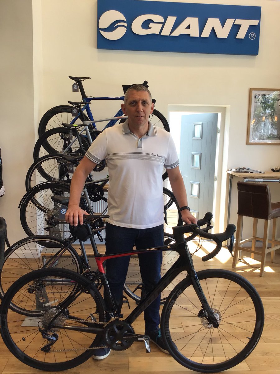 RonSpencerCycle's tweet photo. @newbikeday for Phil Pemberton who is the now lucky owner of this @giantuk #defyadvancedpro1 which has rave reviews this year. Enjoy the summer Phil with lots of outings on your new bike! #defyadvanced #cycling #triathlon https://t.co/3W2Oy1KgBg