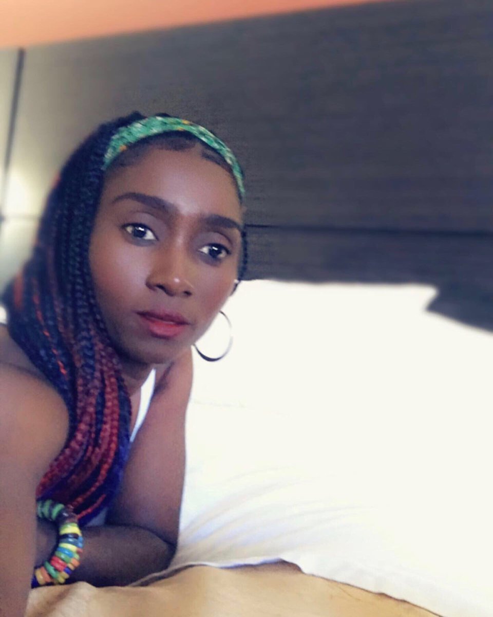 #WCW it’s ok to #crushonyourself once in a while😜 #selfie #selflove #loveself #loveyou❤️ treat #yourself with the  manye1album💛 it’s available On all digital platforms💚 link in my bio🙏🏿😊🙏🏿🖤