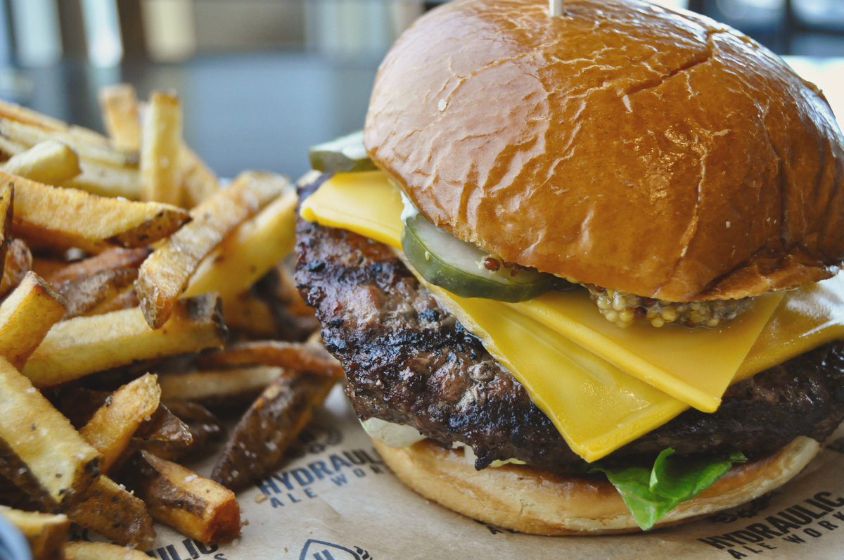lopezgovlaw's tweet photo. #NationalHamburgerDay RT @HydraulicAle: We know we missed #NationalHamburgerDay , but check out this beauty! #WednesdayMotivation #BasicBurger #Elkhart https://t.co/McT13DTpez