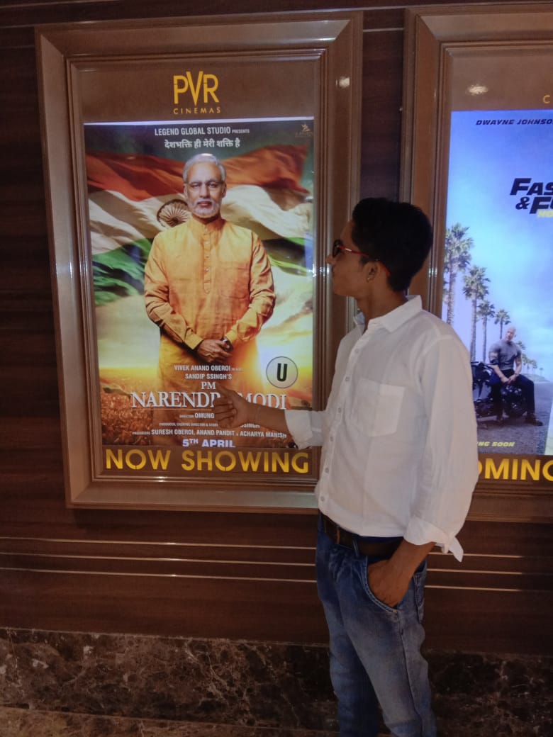 Manaramsau_Rlp's tweet photo. जीवन में पहली बार आज सिनेमा हॉल में जाने का सौभाग्य प्राप्त हुआ।
और प्रथम शो में ही 
शेर दिल शख्स नरेन्द्र मोदी पर बनी फिल्म देख रहा हूं।
#nmo_nmo
#PVR https://t.co/EeDQxI8aHR