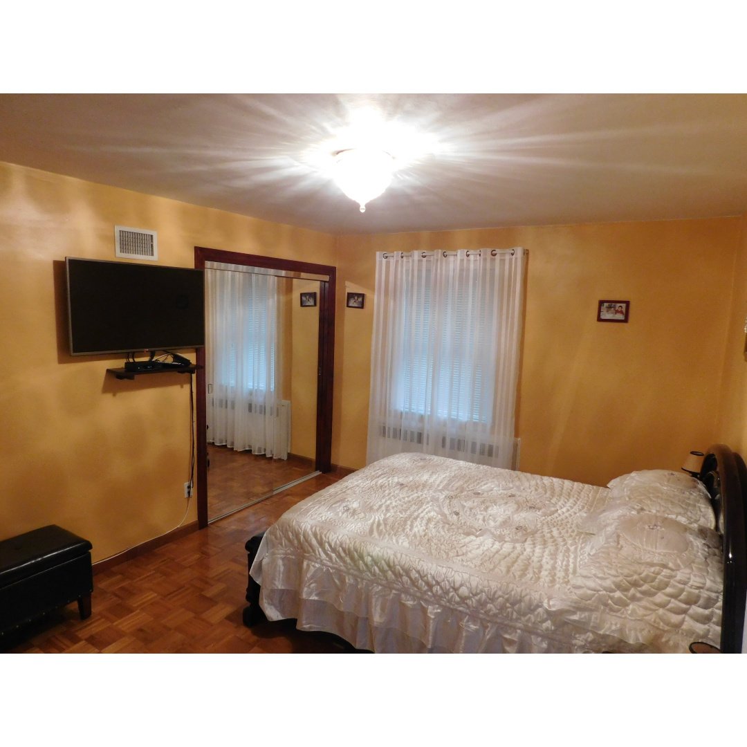CalabreseRealty's tweet photo. Totally #RENOVATED; 3 BDRMs, 🛌 2 Full Bathrooms 🚽; Landlord Pays Heat/Water/Gas; Laundry 🧺 in Basement + more! #ForRENT #PalisadesPark #rt #bergencounty #moving #MovingHome #renovations #realestate #njrealestate #nj #renters #movingout #apartment #apartmentliving #houseforrent https://t.co/hgBIXbr9ii