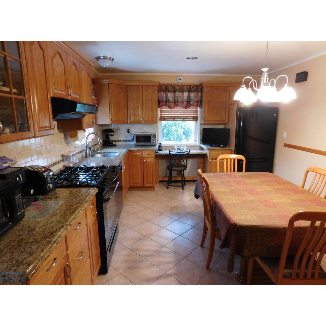 CalabreseRealty's tweet photo. Totally #RENOVATED; 3 BDRMs, 🛌 2 Full Bathrooms 🚽; Landlord Pays Heat/Water/Gas; Laundry 🧺 in Basement + more! #ForRENT #PalisadesPark #rt #bergencounty #moving #MovingHome #renovations #realestate #njrealestate #nj #renters #movingout #apartment #apartmentliving #houseforrent https://t.co/hgBIXbr9ii