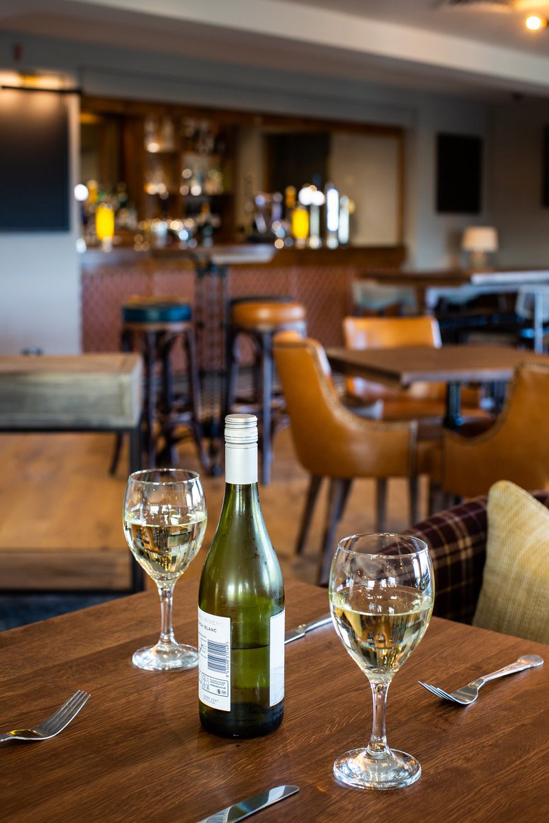 redditchhotel's tweet photo. Wednesdays and wine go hand in hand at The Terrace Bar #EnglishWineWeek https://t.co/dMLUAtUuG9