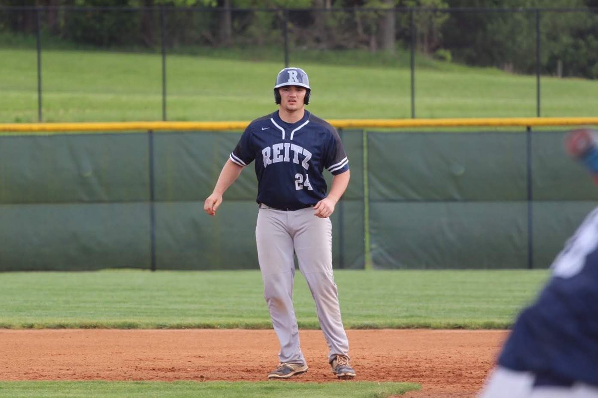 GamedayReitz's tweet photo. First basemen Logan Maynard @LPM2424 leads SIAC in batting hitting .463. 31 hits which is only 4 hits shy of leader with 30+ less at bats. 2nd in slugging% at .642 leads SIAC with a .547 on base percentage and has a .974 fielding percentage. https://t.co/XzggI6DnjX