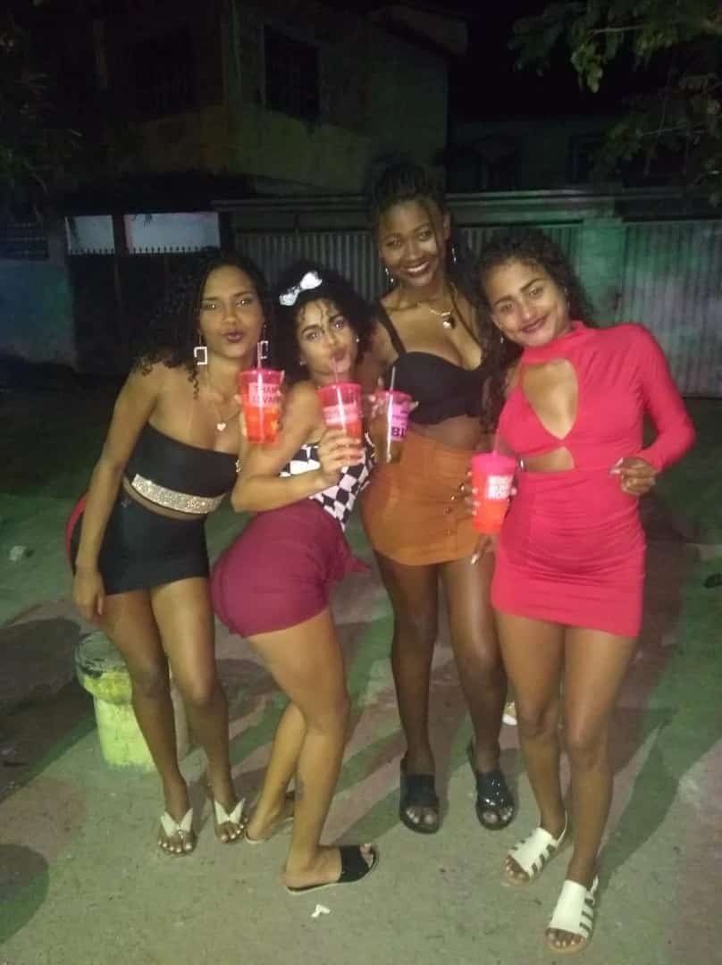 14btitto's tweet photo. Tbt desse dia com minhas mapoas!!! 😍👭👭❤🤗 https://t.co/J5NxPUJt2N