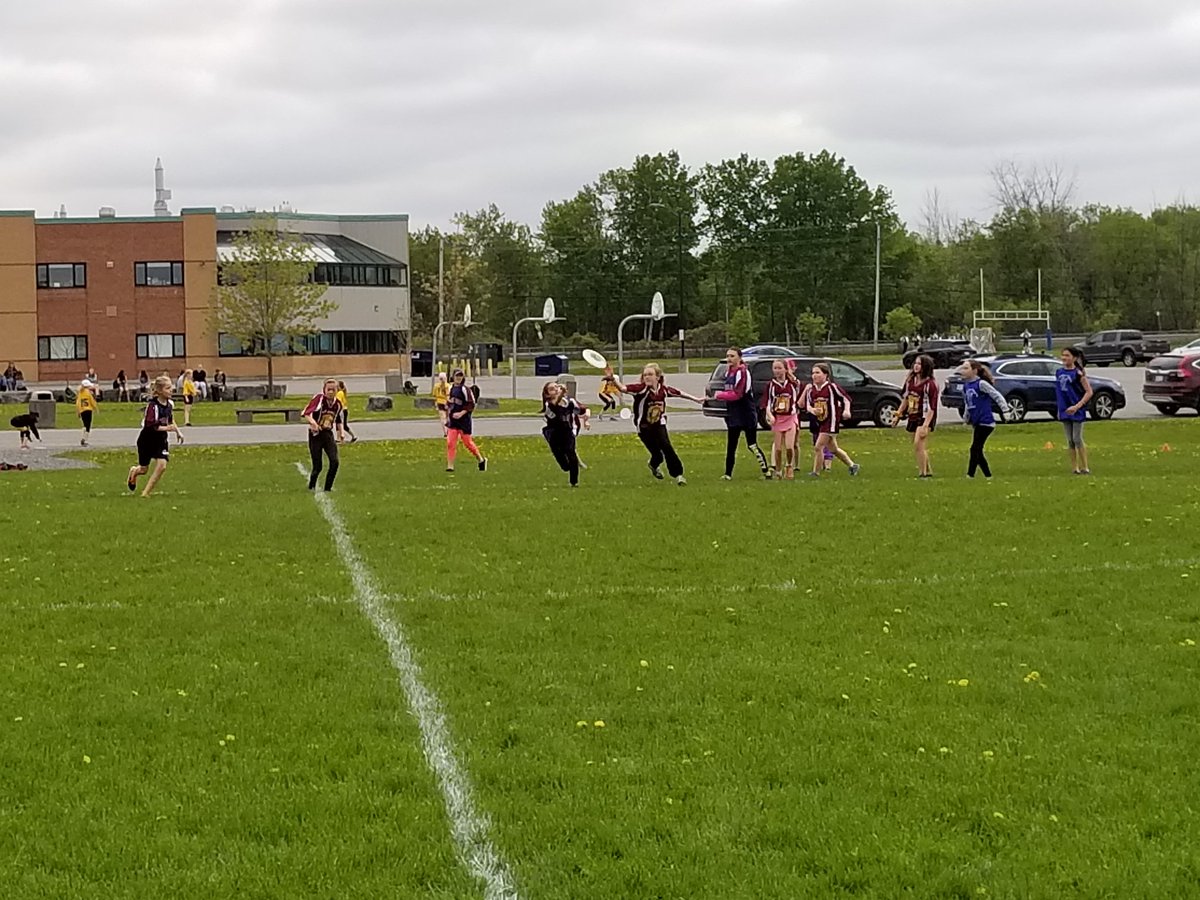 daniellopezmft's tweet photo. Love the format of this Ultimate tournament! Girls play the first half and boys play the second half. Their combined score reflects the final score. It's great to see the boys cheer on the girls and the girls cheer on the boys! @StJamesOCSB #UnitedAsOne #TogetherStronger https://t.co/L2G7WDYdcr