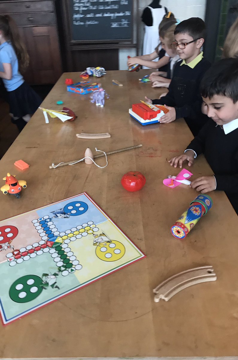 primary2QB's tweet photo. We had a fantastic visit to the #scotlandstreetmuseum this afternoon to explore old toys and games! Thanks for showing us around Oliver @GlasgowMuseums 🎲🧩🧸⚽️🥏 https://t.co/9q9ExOELRt