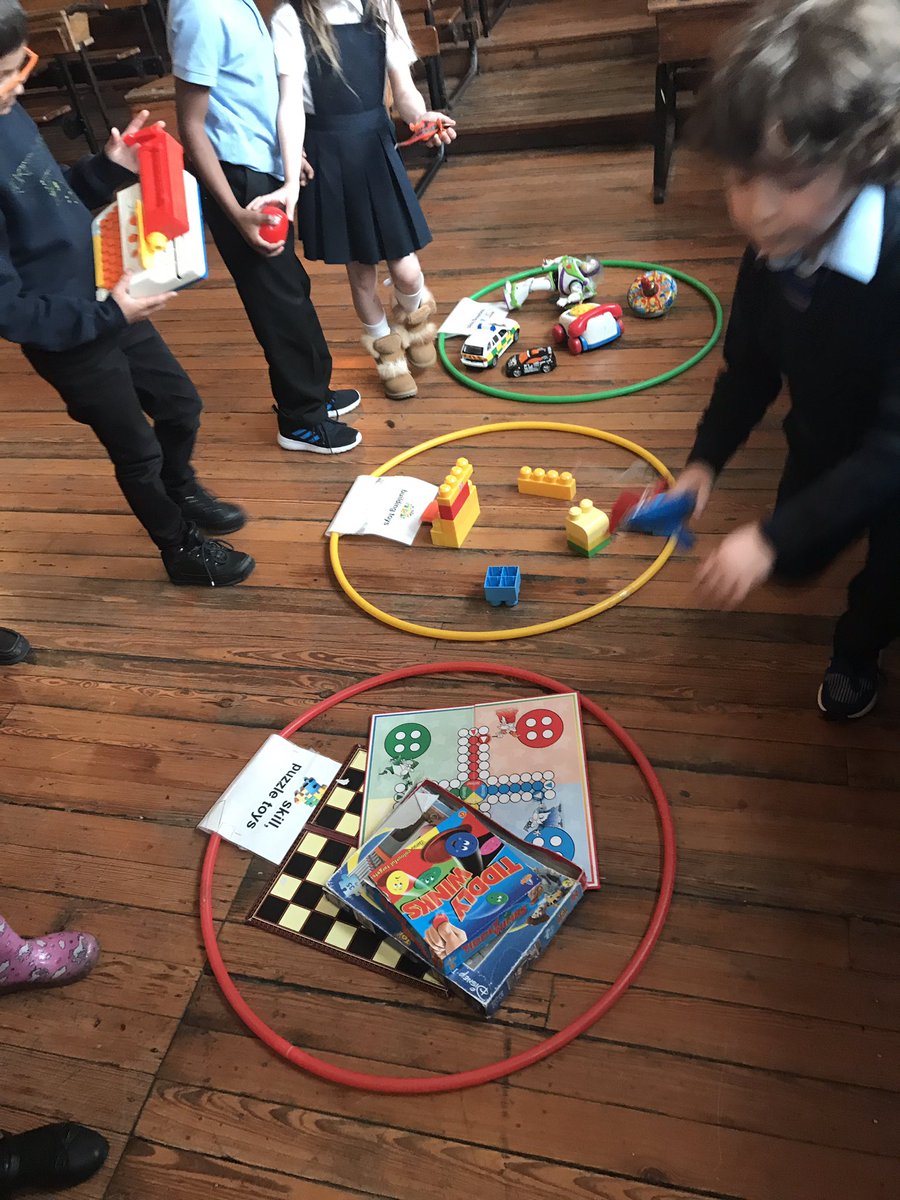 primary2QB's tweet photo. We had a fantastic visit to the #scotlandstreetmuseum this afternoon to explore old toys and games! Thanks for showing us around Oliver @GlasgowMuseums 🎲🧩🧸⚽️🥏 https://t.co/9q9ExOELRt