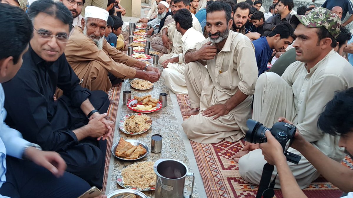اج پشاور موڑ پر واقع پناہ گاہ میں افطار کی. شاءد عمران خان کا بحیصیت وزیر اعظم یہ بھترین فیصلہ ہے
