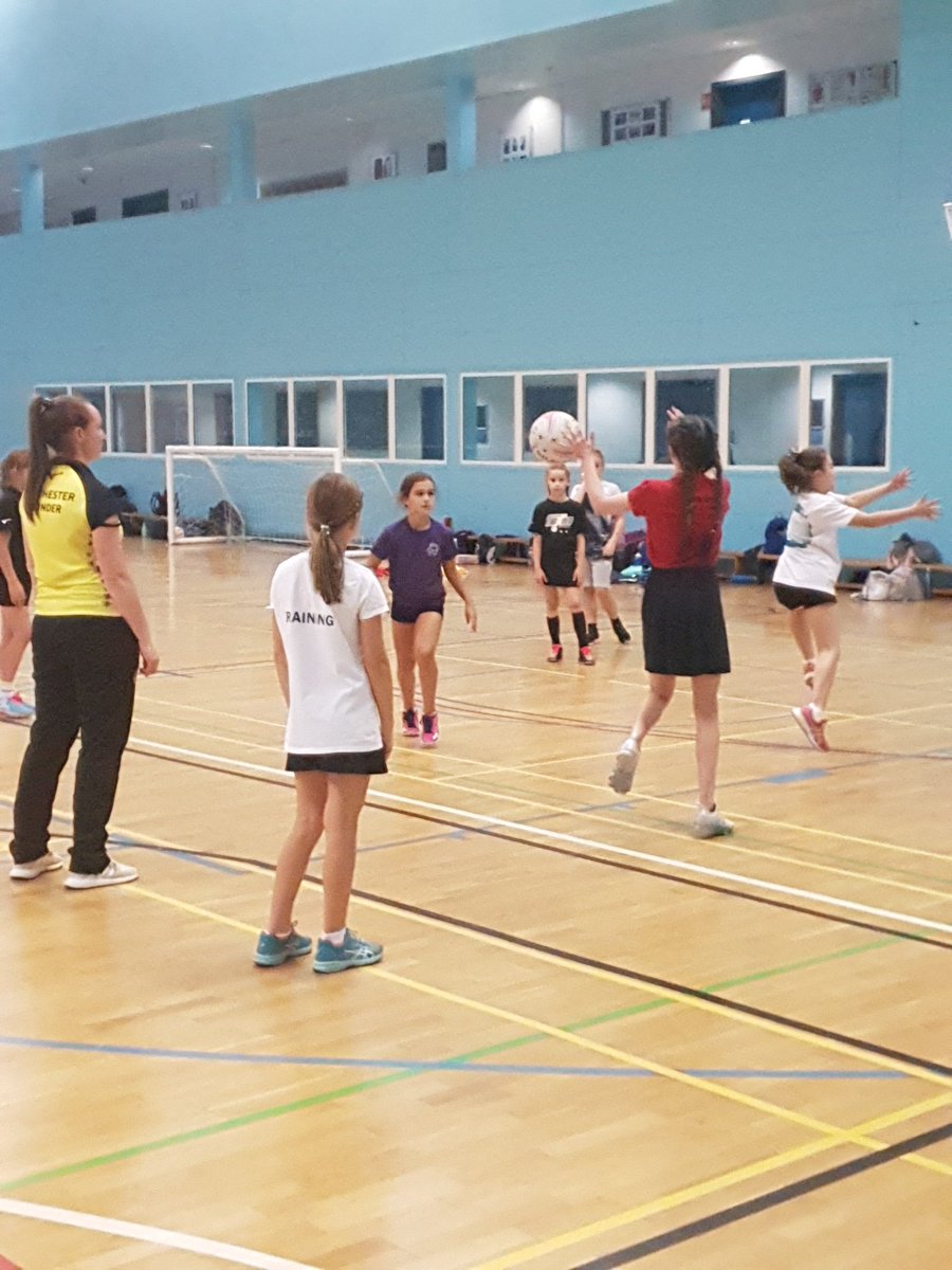 thundernetball's tweet photo. Another great day on our spring break camp.
ACL prevention β
Man on man defence β
Options & timing β
One more day to go & campers are joined by @ECardwell11 π€ππΉ... wonder what they'll be doing π€π€π€
#thundercamp #netball https://t.co/4bH88gf4Ok