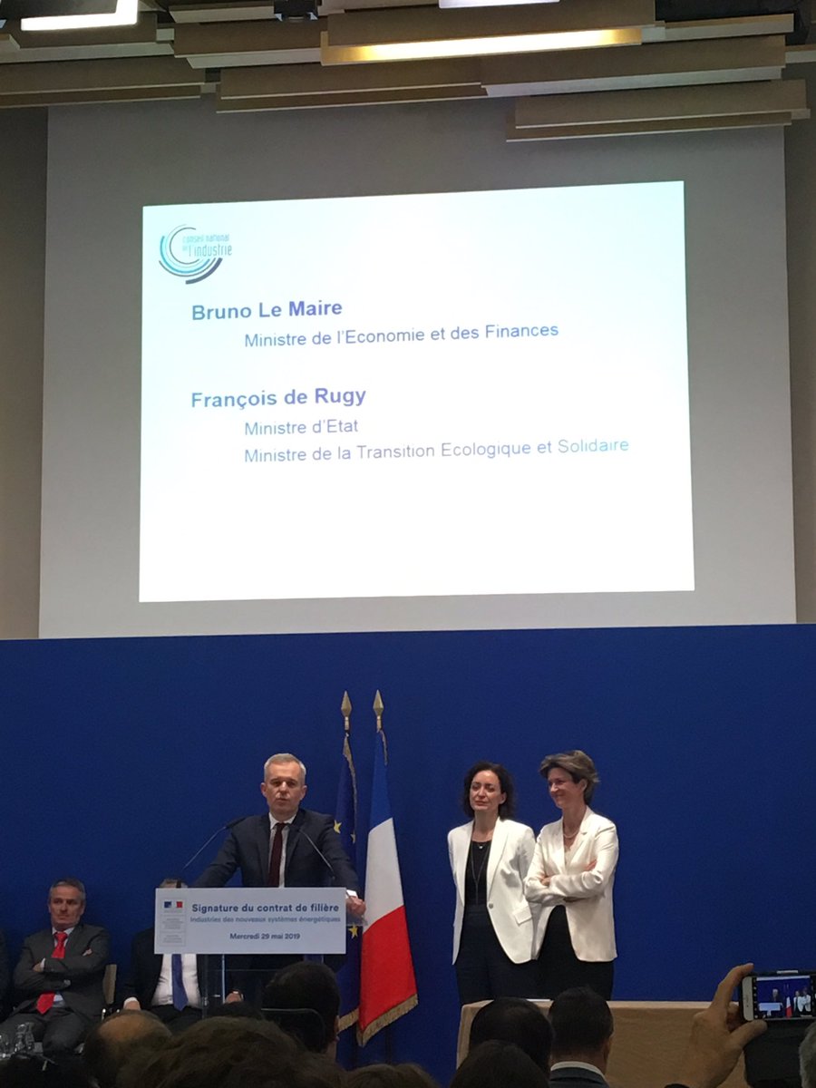 PompeeJ's tweet photo. Signature du Contrat Stratégique de Filière Nouveaux Systèmes Énergétiques, en présence de F. De Rugy, Ministre d’Etat : le CSF, bras industriel de la PPE ! https://t.co/UzuxFQ7YjM