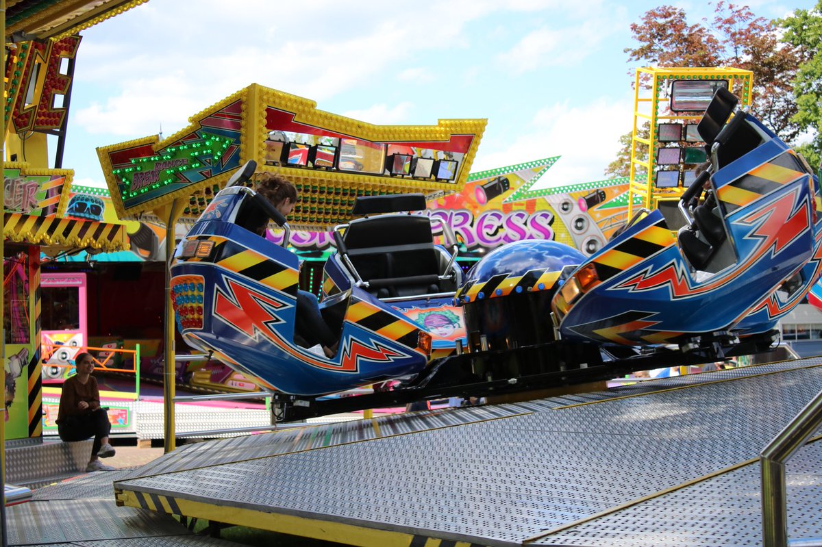 ✅ Het Concoursterrein ligt er prachtig bij!
✅ De Kermis is geopend!
✅ Het weer is goed!
✅ Het bier bij de horeca staat koud!
Oftewel... 

💛💛Kleintje Rodermarkt 2019 is aan! 💛💛

Veel plezier allemaal!!

Kijk voor het volledige programma op: volksvermaken.nl/kleintje-roder…
