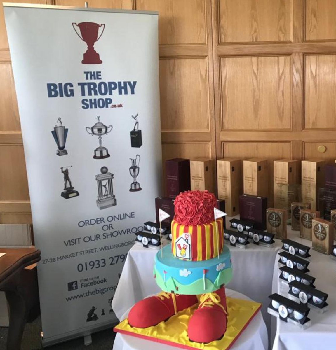 bigtrophyshop's tweet image. Great day @WhittleburyGolf playing in the @RMHCUK #Golf day last week. To raise £45,000 is an incredible achievement. Well done Perry. We were delighted to supply the trophies and branded golf balls. #Trophy