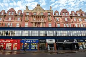 readinglibrary's tweet photo. Wed 29th May: McIlroy’s department store on the corner of Oxford Street and Cheapside was known as the Crystal Palace of Reading due to all its windows. A building that Reading almost lost in the fire of 2013 #localhistory19 https://t.co/LyINhAJKoH