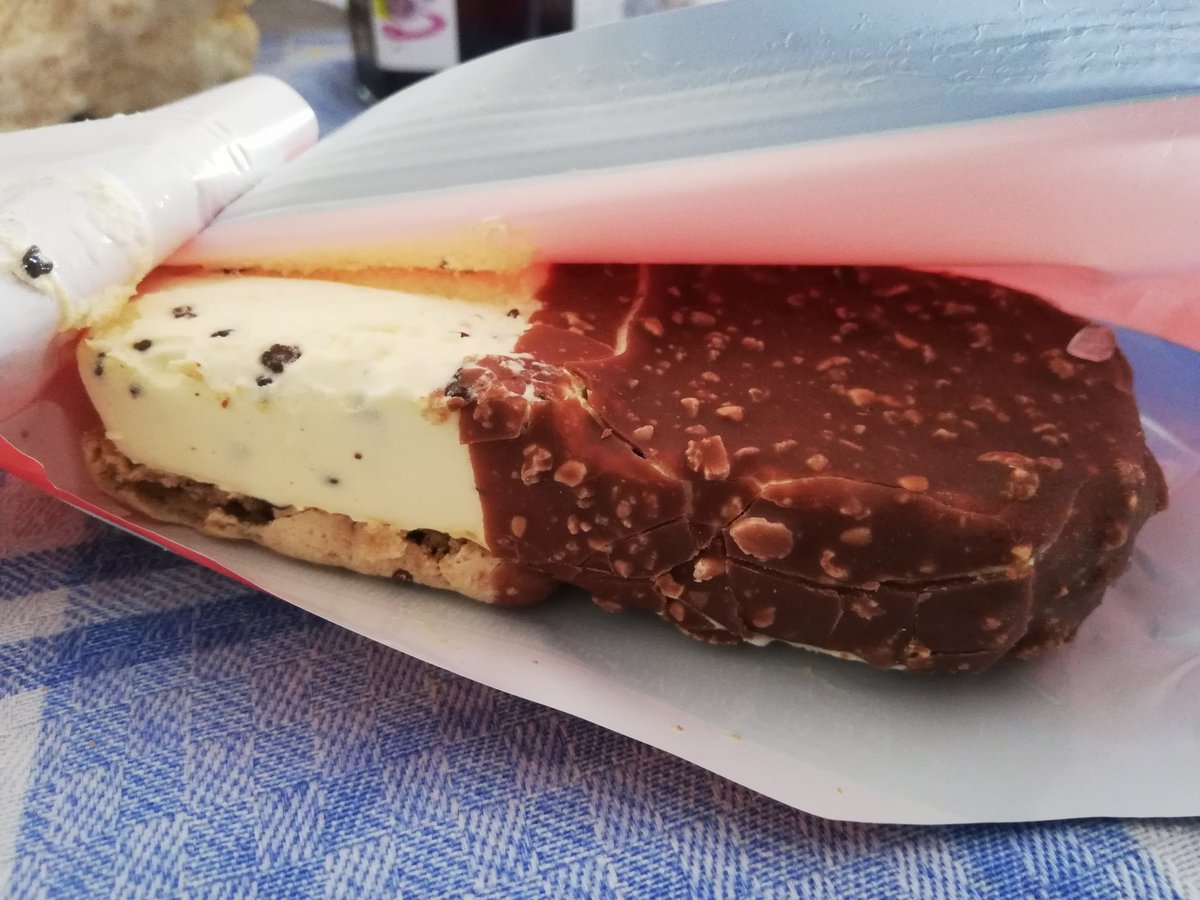 apantojad's tweet photo. @maxibon yo que lo compro por la galleta, y sin embargo es la segunda vez que me pasa 😢 https://t.co/eSvAGlbyvW