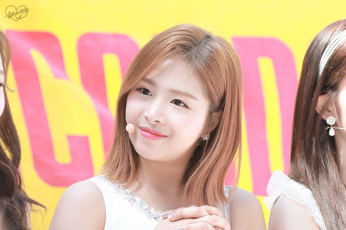 chaewonarchive's tweet photo. 180428 https://t.co/sxi28fjfi5
