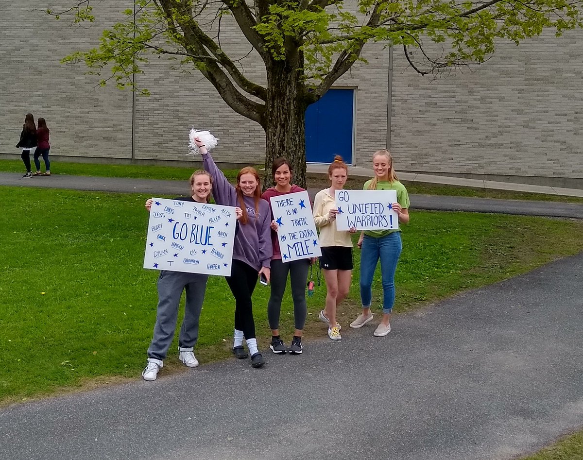 jennmc97's tweet photo. Such a great community.
Students lined the halls to wish the athletes luck and class of 2018 made snacks and signs
#wahconah #unifiedtrack https://t.co/oCdNC5oPyR