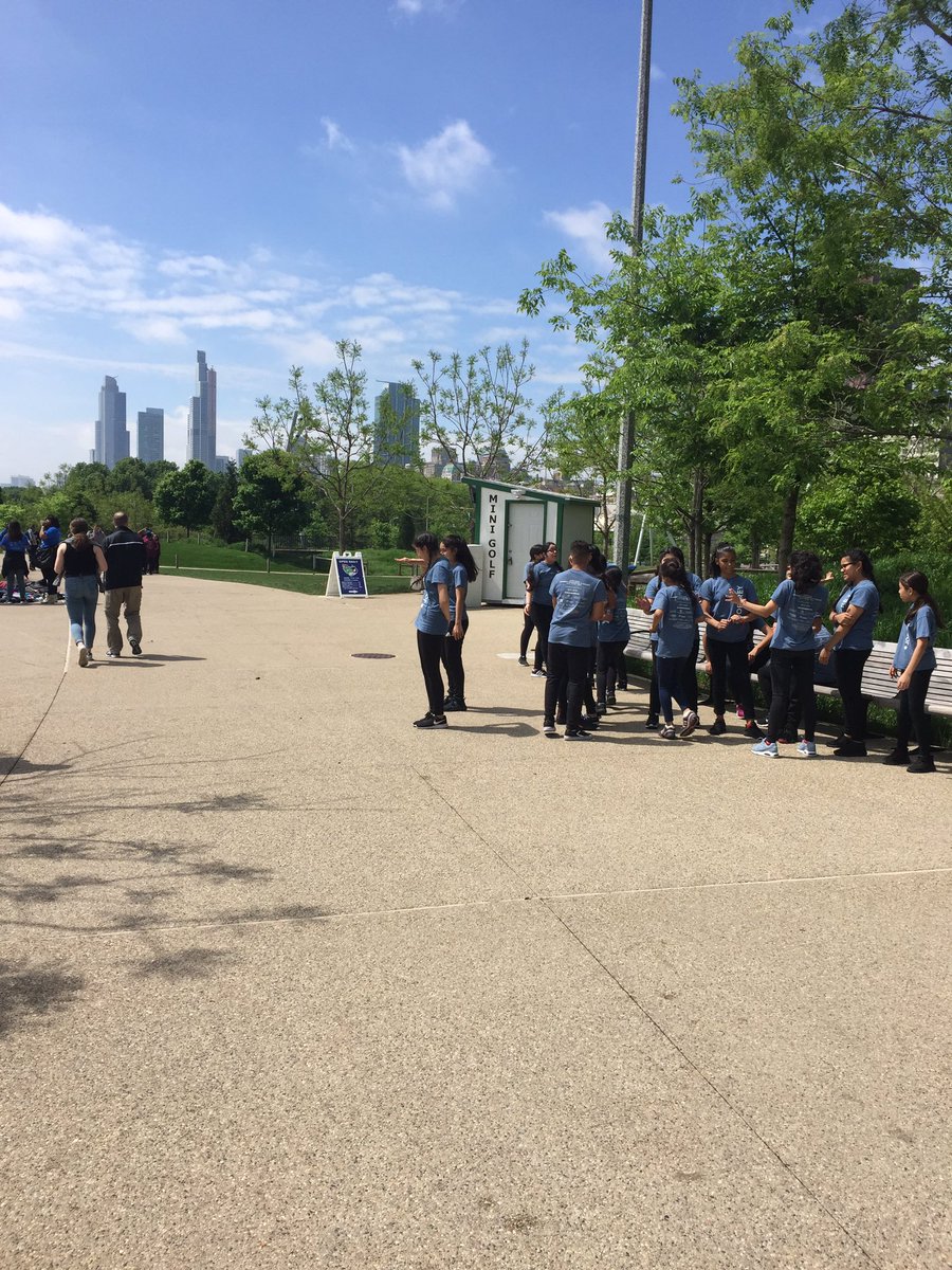 MaggieDaleyPark's tweet photo. Joffrey Ballet Dance Student performance extended until noon! @maggiedaleypark #balletchicago #joffreyballet https://t.co/Fp36JdkIq7