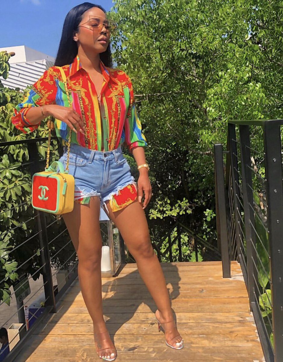 thefashionbomb's tweet photo. Meet #Tuesday’s #BombshellOfTheDay: Mina Bentley from Miami aka @minaamonroe on IG. She is known for being the owner of popular IG boutique and for her overall modern and chic style. Thoughts on our bombshell? Find out more about this bombshell on https://t.co/vzWwXA7KtT. https://t.co/m94xnax5n9