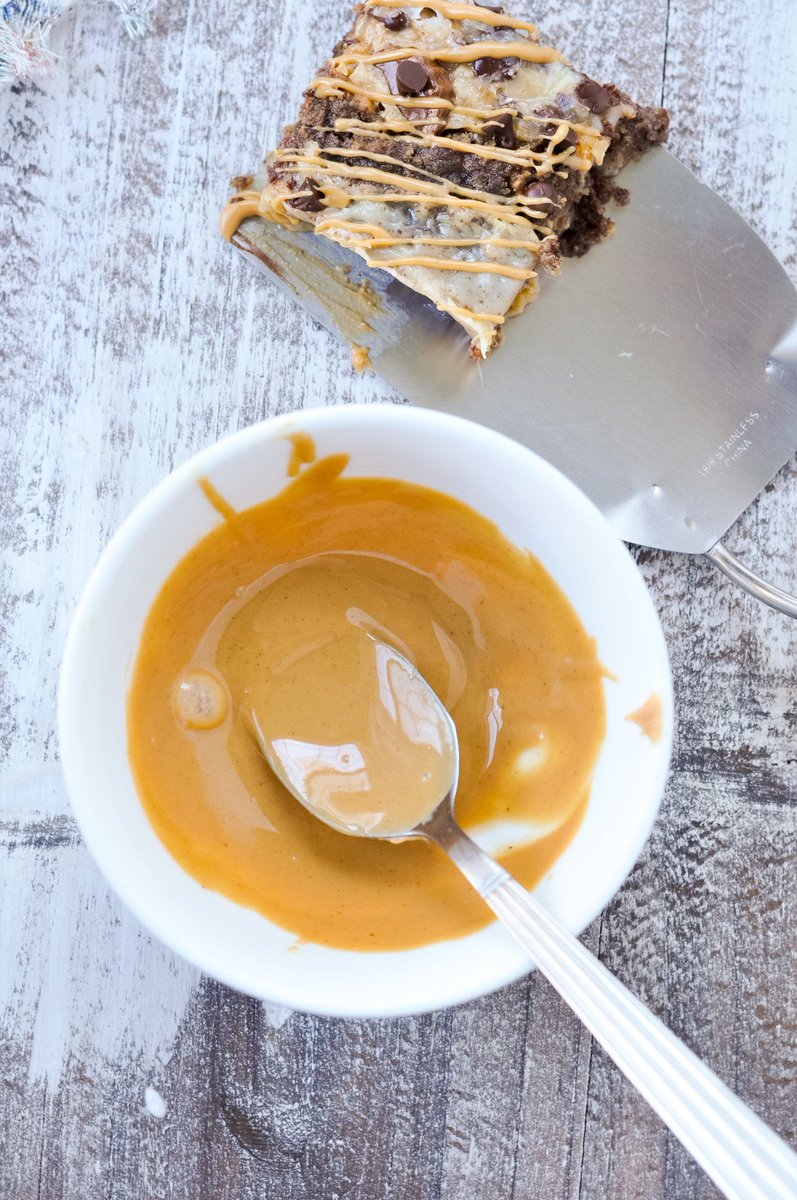 suburbankitchn's tweet photo. #ad Want to take your dessert next level? Add melted peanut butter to chocolate peanut butter magic bars! #HowDoYouPB @PeanutsHere Recipe--> https://t.co/aQJuQbz2Sy https://t.co/nTZ4FM1VUa