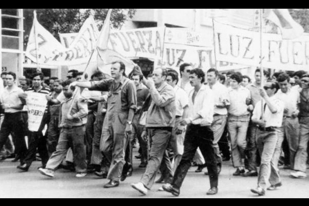 Hoy se cumplen 50 años del #Cordobazo y Lucía Abbattista, profesora de Historia Argentina de la #UNQ, reflexionó acerca de la efeméride y su impacto en el presente. ¡Quedan invitados a leer su columna! unq.edu.ar/noticias/3992-…