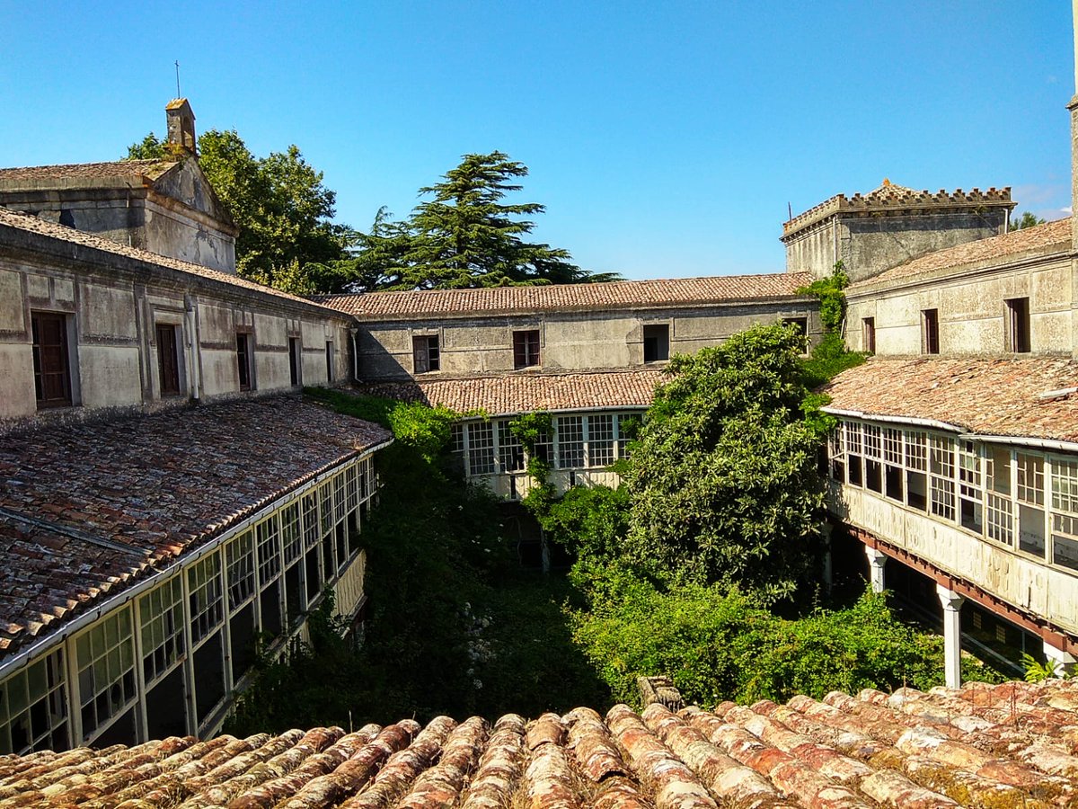 📣 El Colegio Santiago Apóstol de los padres Jesuitas de Camposancos, en A Pasaxe (#Pontevedra), acaba de entrar en la #ListaRoja del #Patrimonio. 🚩
¿Quieres saber por qué? 👉 listarojapatrimonio.org/ficha/colegio-…
©️Foto: Isabel Lidia Glez Alonso y Ana Mª Vicente Rdgz