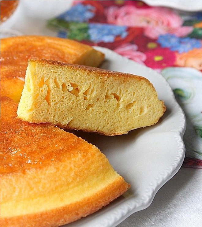 TAHBOULT N'TIMELALINEGalette d'œufs, parfois appelée simplement tahboult « galette », ou mchaoucha, est un gâteau algérien, préparé communément par les Kabyles et les Chaouis, à base d'œufs et de semouline (semoule très fine) ou de farine, servi dans du miel.