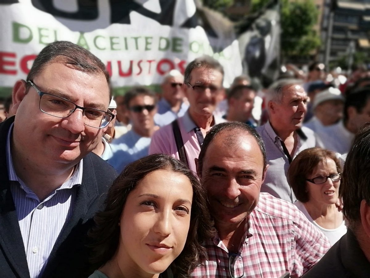pp_jaen's tweet photo. Manifestación agricultores
➡️ El PP siempre estará del lado de los agricultores porque “necesitamos soluciones urgentes” y que Sánchez asuma su responsabilidad https://t.co/PrByEzAqPK