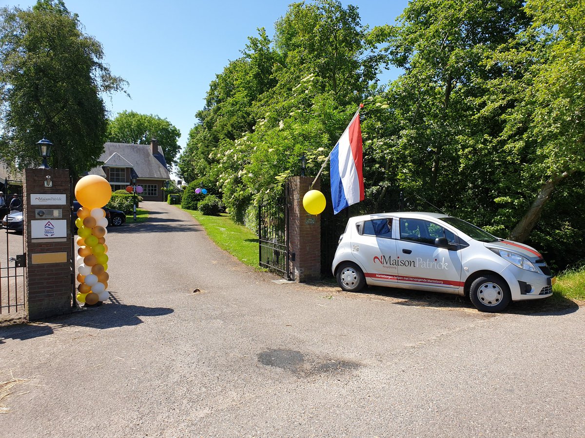 patrick42koning's tweet image. Vandaag de #OfficiëleOpening van de #beleeftuin bij #Respijthuis @_maisonpatrick #respijtzorg door #wethouder @12bramvisser #gemeente #molenlanden #bleskensgraaf