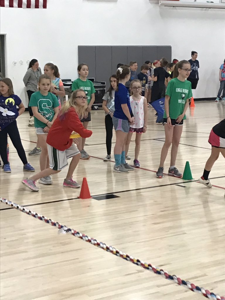 MrsAdams03's tweet photo. Rain or shine, field day is under way! #EHEWarriors #ssdpride #warriorconnect https://t.co/5iJmB1RVdE