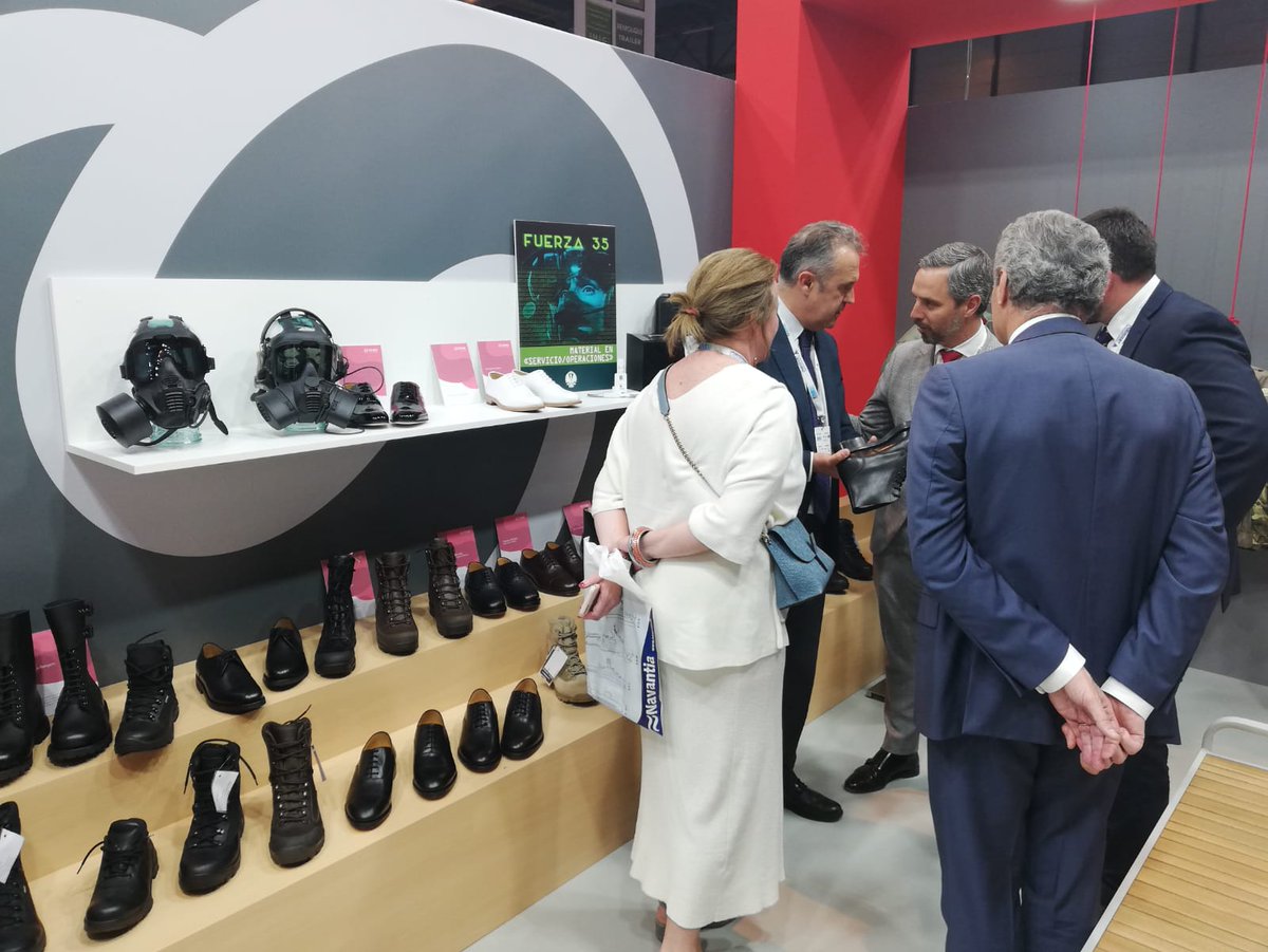 juanBravoBaena's tweet image. He podido conocer en detalle los principales programas que desarrollan en la comunidad empresas punteras del sector como @Airbus, @MADES_Systems, @AERTECsol_es, #Aernovva e #Iturri. #FEINDEF2019