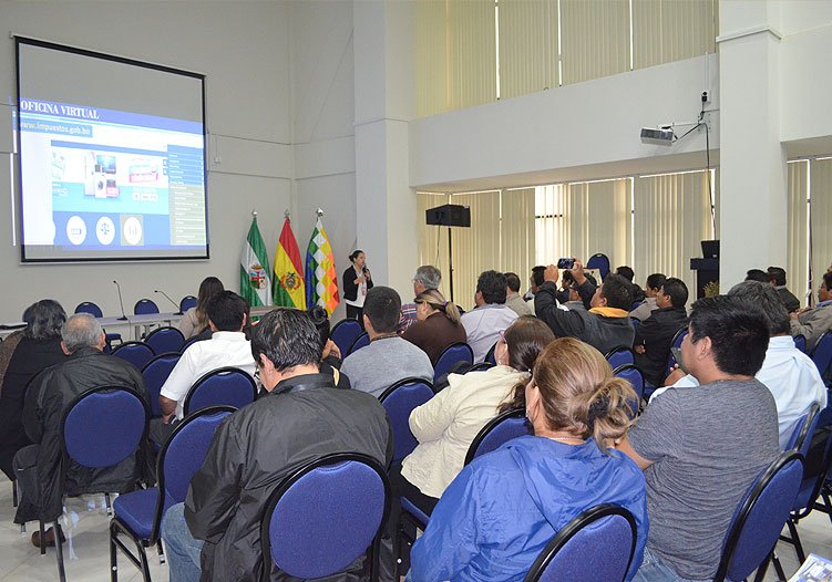 sinbolivia's tweet photo. #NotaTributaria | Cooperativas de agua de Santa Cruz reciben capacitaciΓ³n tributaria del SIN: https://t.co/KKgyoNL4iP
Juntos construimos
#LaBoliviaDeTodos https://t.co/16OtoAO0p3