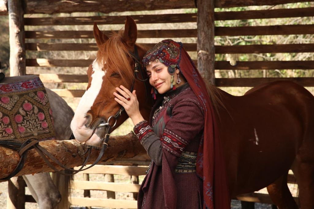 regulusmngmnt's tweet photo. Oyuncularımız @eadksk ve @ddidembalcin'ın rol aldığı Diriliş Ertuğrul, 5. sezonun sonunda finalini yaptı. Proje başlangıcından bugüne kadar başarılarına şahit olduğumuz oyuncularımızı tebrik ediyor, önümüzdeki projelerinde başarılarının devamını diliyoruz. #DirilişSezonFinali https://t.co/q5AasmfJx7