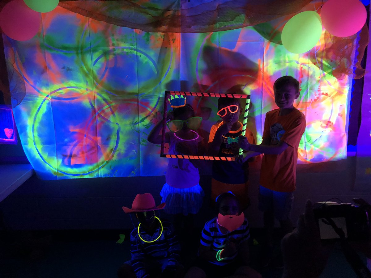 Kim Ellison (@ellisonpride) on Twitter photo Fifth graders had a blast leading the first grade groups at today’s Glow Party <a href="/PowhatanES/">Powhatan Elementary</a> #WeArePowhatan Fifth graders had a blast leading the first grade groups at today’s Glow Party <a href="/PowhatanES/">Powhatan Elementary</a> #WeArePowhatan
