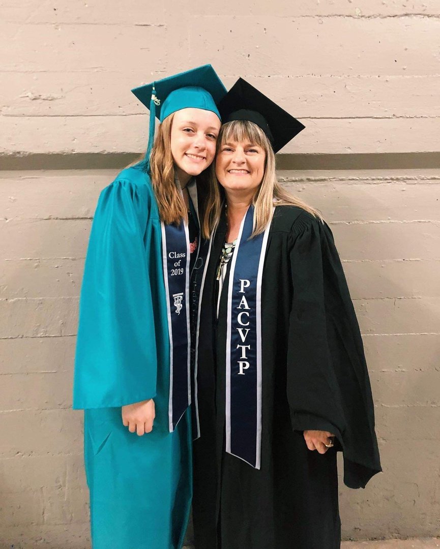 It's graduation time, and we have a couple of graduates of our own to celebrate! Jacey and Mariah, two of our technicians, both graduated from Palo Alto College's Veterinary Technology program this past week. We couldn't be more proud. Congratulations, ladies!! 🎉 🎓
