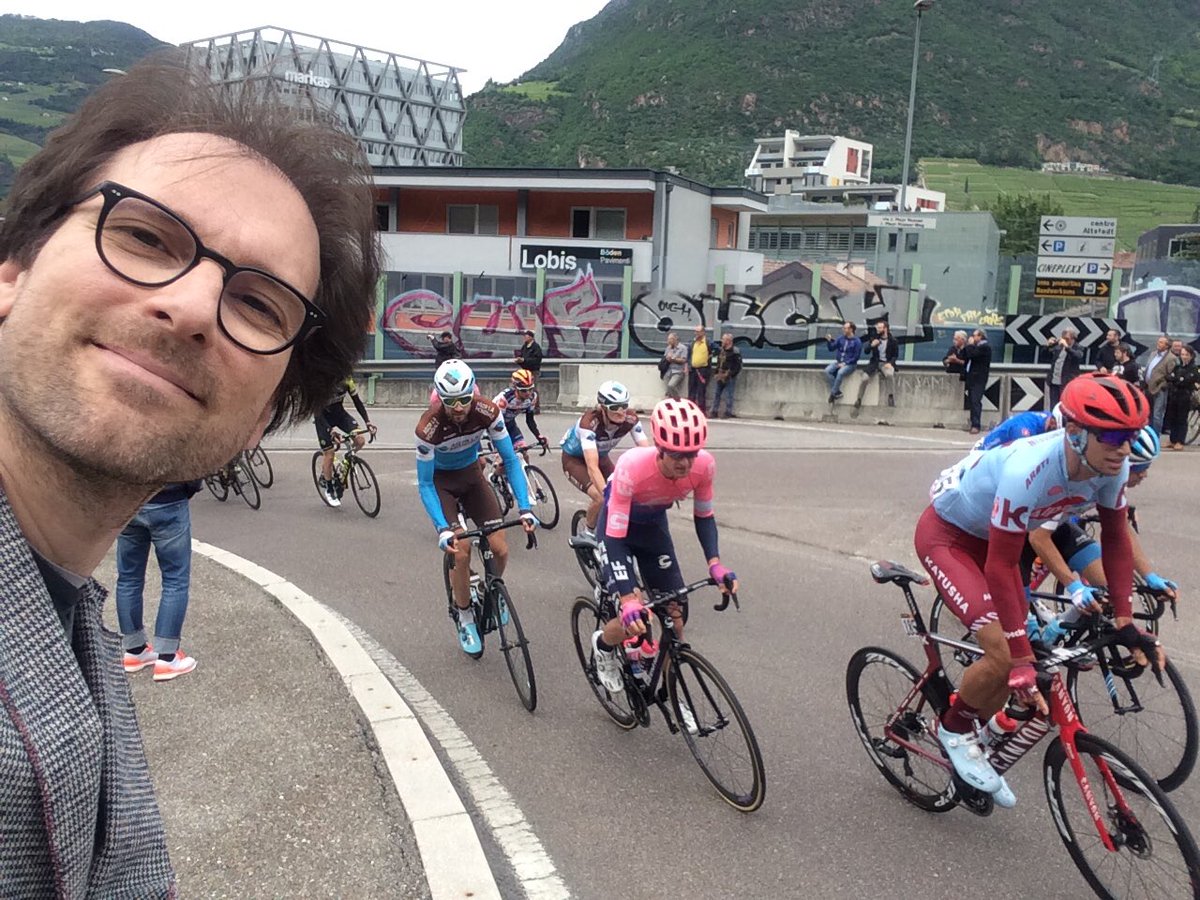 mirkarello's tweet photo. ...grazie alla maglia rosa che si è prestata per un selfie al volo👍 @RaiSport @giroditalia https://t.co/gHjgyQ430X