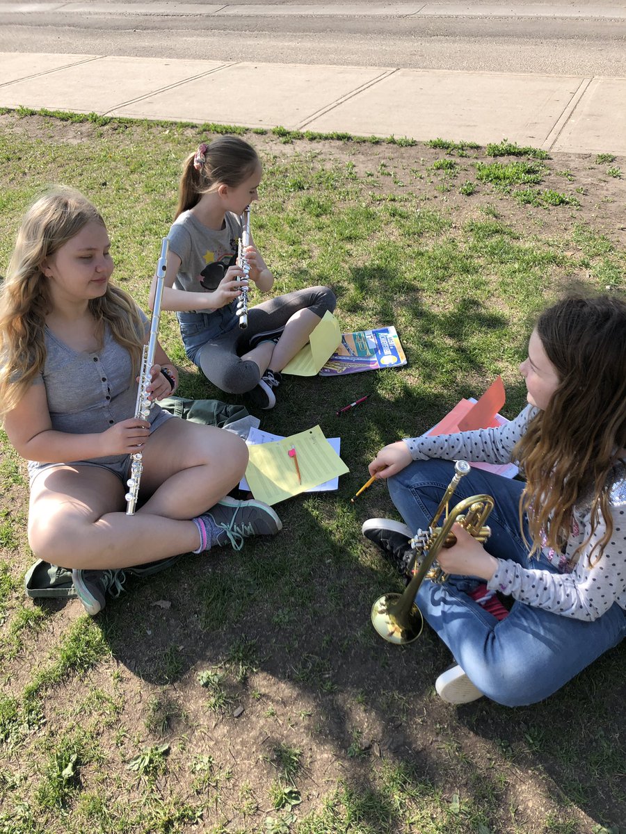 MusicwithMme's tweet photo. St. Gerard Grade 6’s composing and enjoying the gorgeous weather! @GPCatholic42 @GPCSD https://t.co/K9Aq6mbM4i