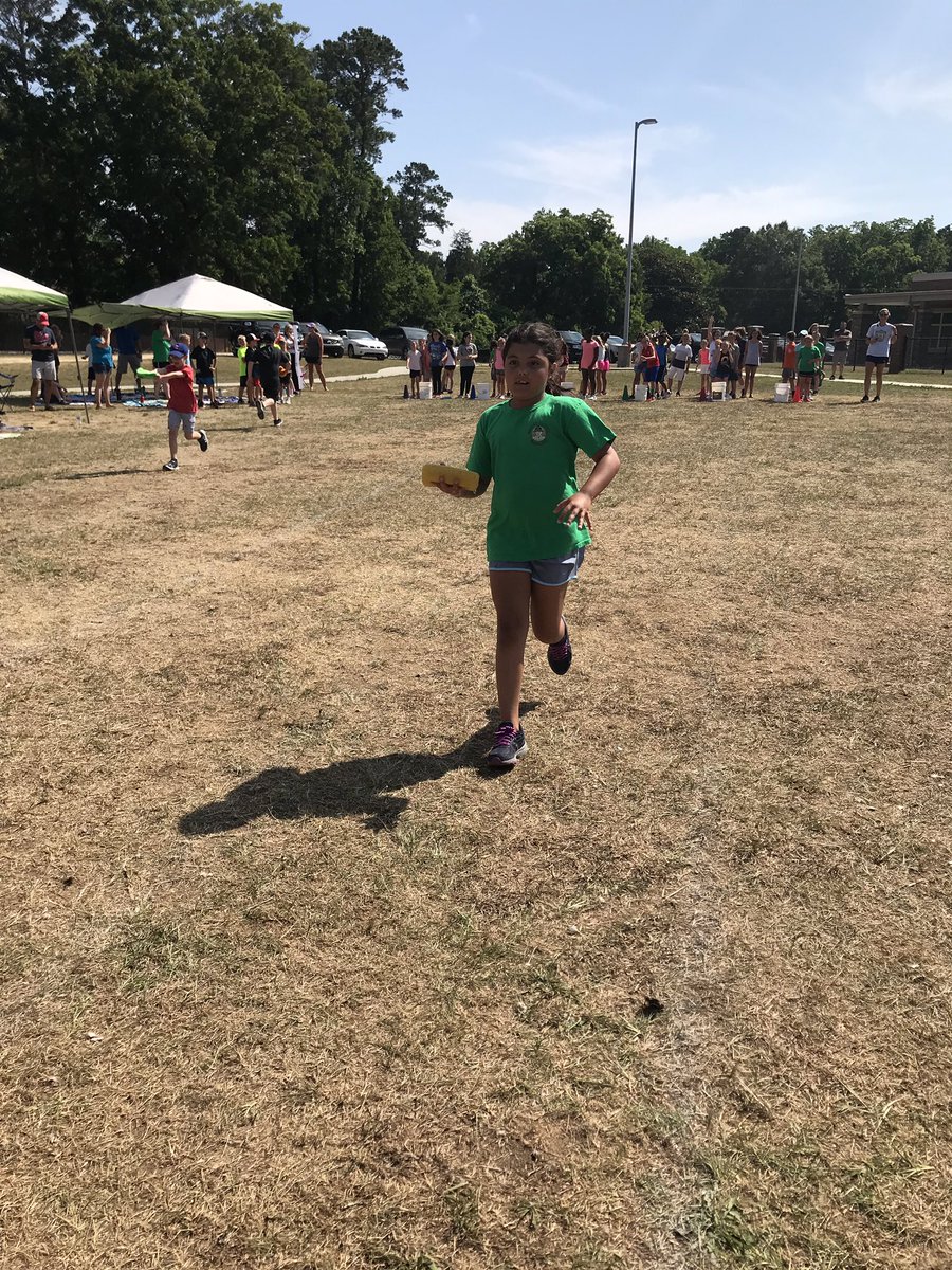 merrellrce's tweet photo. Sponge Relay! #beextra3 #BeExtra3 https://t.co/kPZLXxsn3w