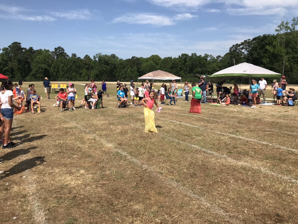 merrellrce's tweet photo. Sack Race! #onerce #BeExtra3 https://t.co/u29PSu8Jvf