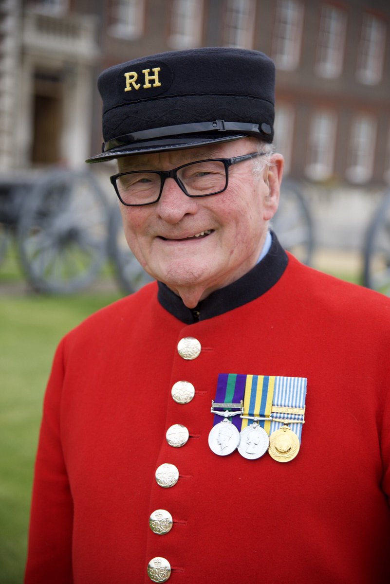 LoverKM90's tweet photo. @gracedavies If there is one man who can unite broken Britain right now... it’s this AMAZING man ❤️. #BGT2019 #colintowin #BritainsGotTalent @AmandaHolden @SimonCowell @davidwalliams @AleshaOfficial @BGT @antanddec https://t.co/SYi0cj0M1B