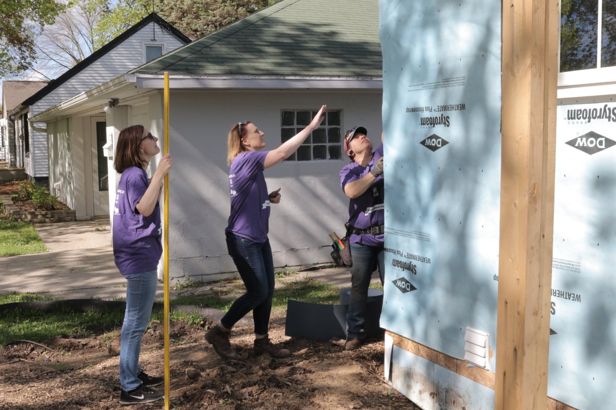 mycellcom's tweet photo. We were proud to support @greenbayhfh Women Build 2019. A crew from our HR, accounting and public affairs departments spent the day working on Habitat's 115 home in the Green Bay area!
#mycommunity #mycellcom #teamcellcom #habitatforhumanity #womenbuild2019 #greenbay https://t.co/jv6DqRr0lp
