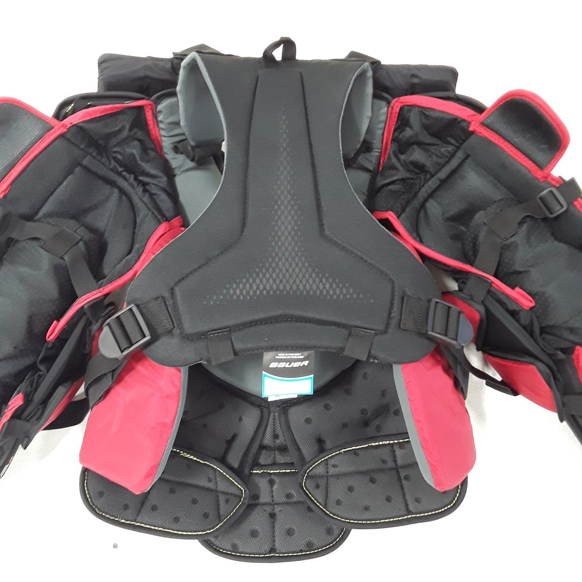 GoalTecRegina's tweet photo. The @BauerHockey Vapor 2X Pro chest Protector looks amazing.
It also has a few new features like adjustable arm length and forearm guard.
This chest protector is great if you want heavy duty protection that is still comfortable. https://t.co/5AFAlN46ff