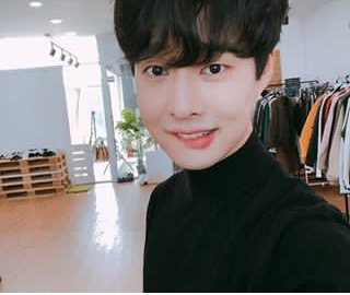 jgyu25's tweet photo. 지�� 읏으려 하다 :) https://t.co/fQGjCBEE83
