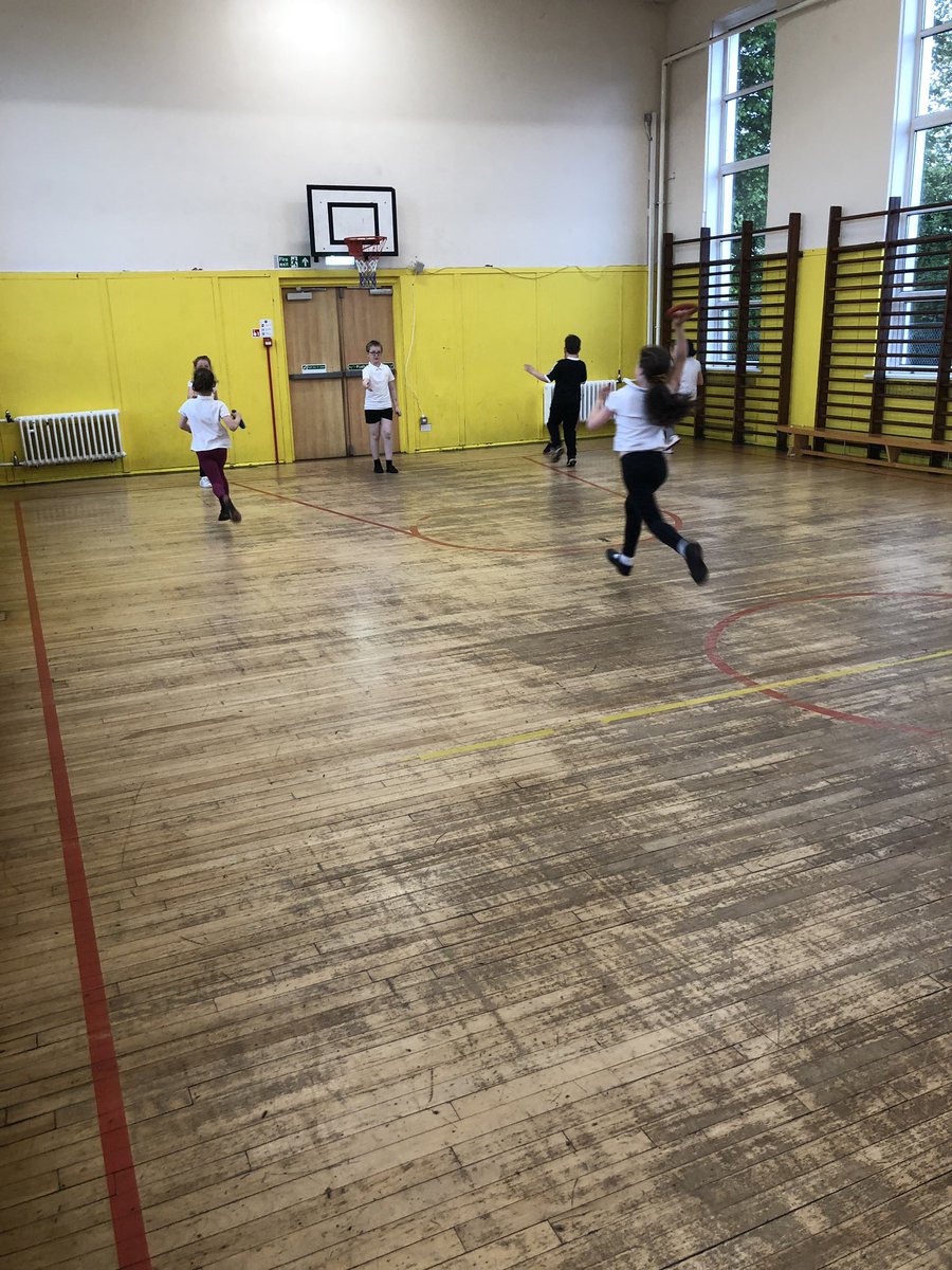 P5_4West's tweet photo. The weather didn’t stop our mini runners today! 🏃🏼♀️ 🏃🏼♂️ #minirunners #crosscountry https://t.co/zCgHDMv8pb