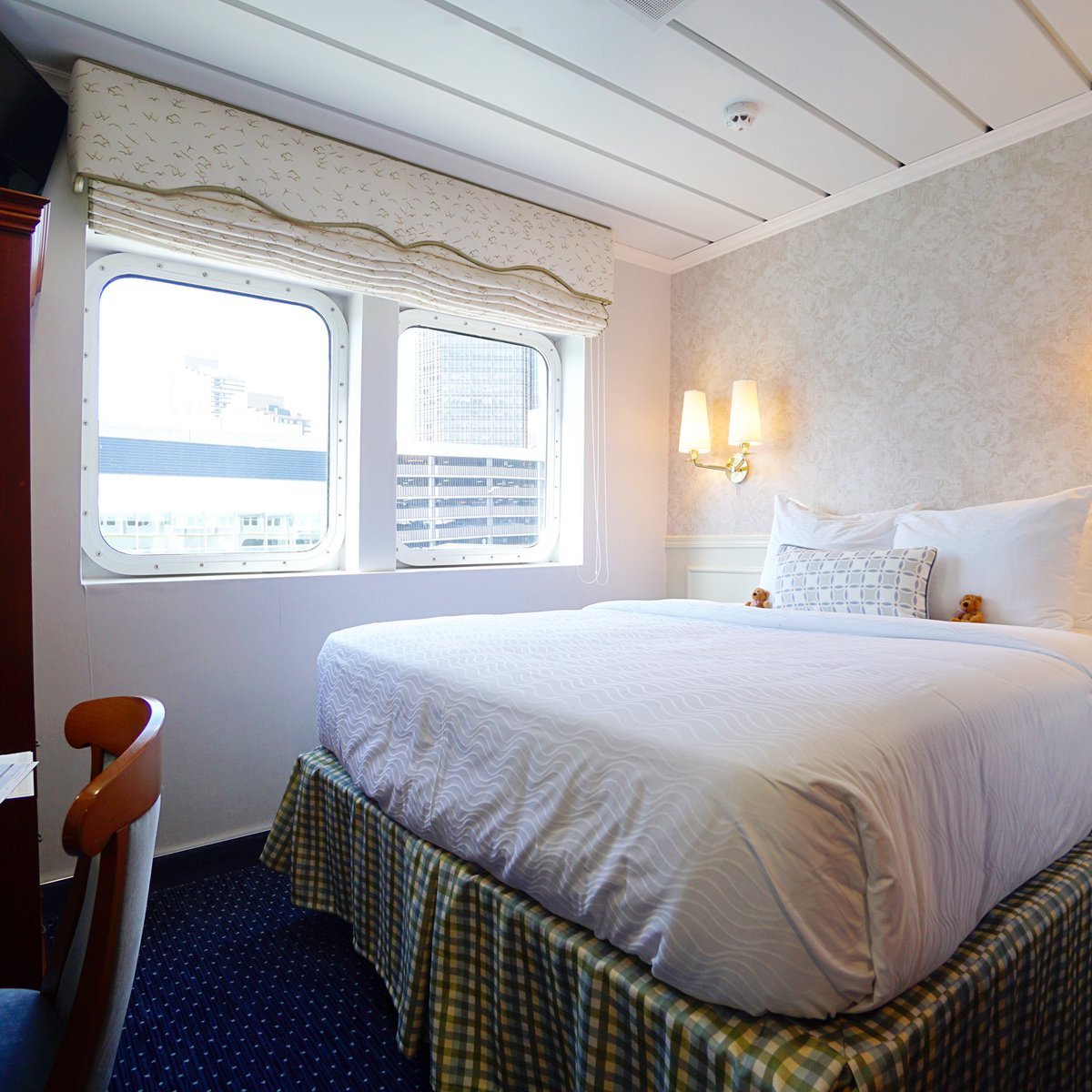 PopularCruising's tweet image. Our small but comfortable #teddybear-approved ocean view #stateroom on @VictoryCruise #VictoryI #GreatLakes #cruise #travel