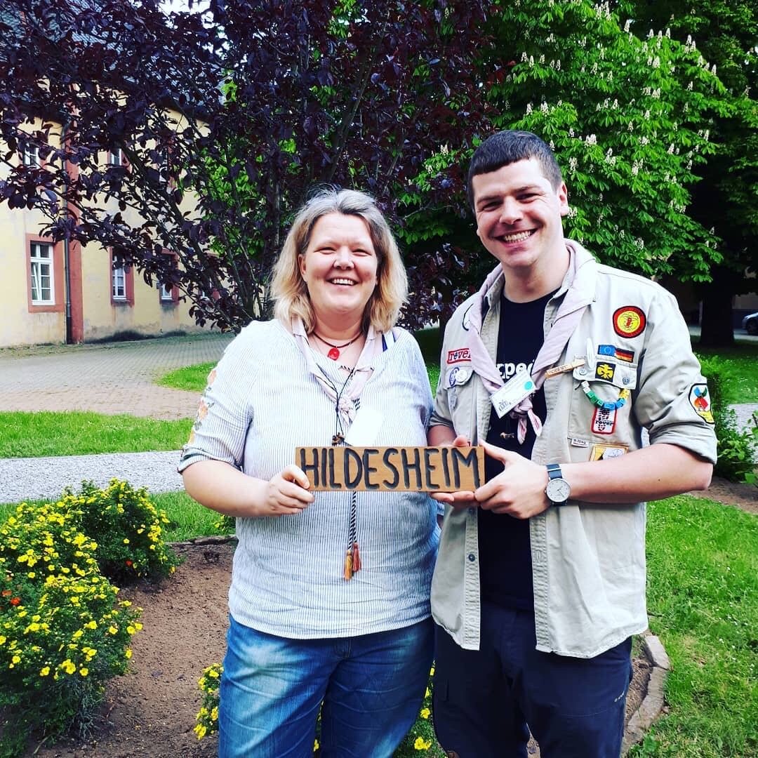 DPSGHildesheim's tweet photo. Der Vorstand ist im Kloster Steinfeld zur #BV19 angekommen!
#dpsgdvhi #wirsindso #ehrenamt #bv19 #scouts #scouting #dpsg #unterwegs https://t.co/qTwyO2Qmkc