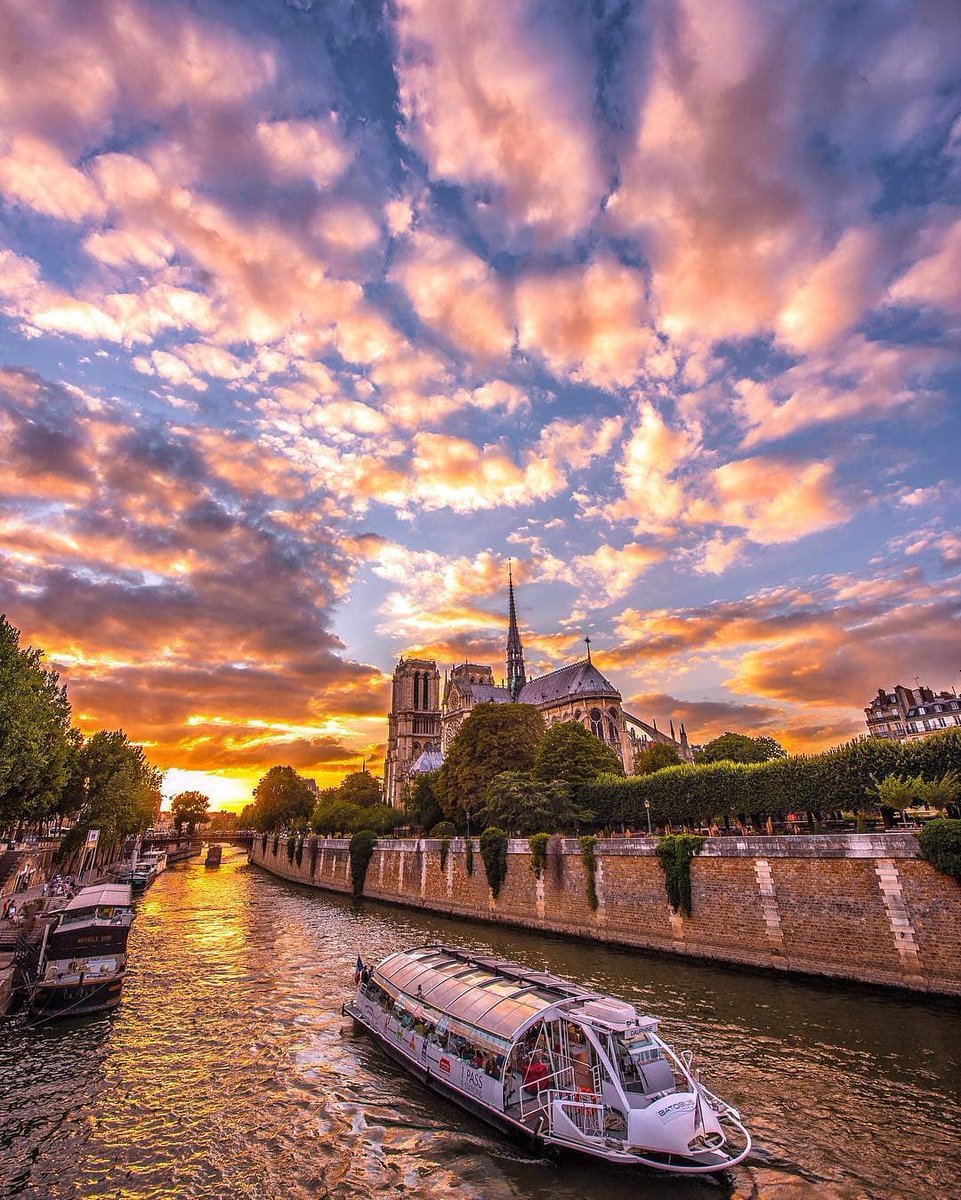 balityviagens's tweet photo. Catedral de Notre Dame, Paris, França ❤
📸 @cbezerraphotos ✨
#balityviagens #vacomabality #viagem #viajar #travel #turismo #trip #tour #destinosinternacionais #europa #europe #frança #france #paris #catedral #notredame #catedraldenotredame https://t.co/sDGVzkyq4d