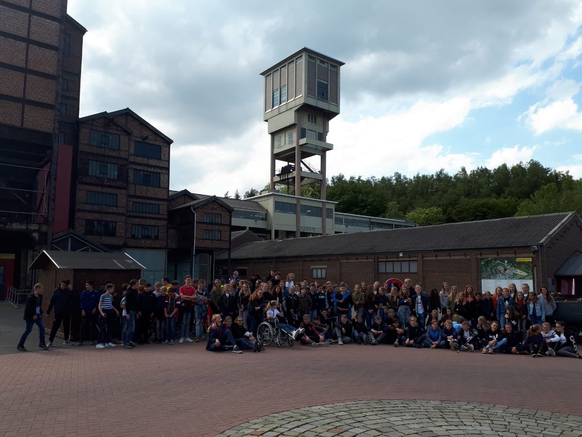 Vandaag waren onze brugklassen op excursie in Luik en brachten een bezoek aan de kolenmijn in Blegny. Deze kolenmijn is UNESCO Werelderfgoed. #excursie #wereldschool