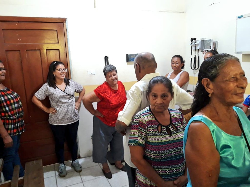 #SaludParaEsmeraldas | Integrantes del club de hipertensos del distrito 08D01, para evitar complicaciones en su salud reciben charlas sobre la importancia de los controles mensuales y su adherencia al tratamiento. #SaludParaTodos